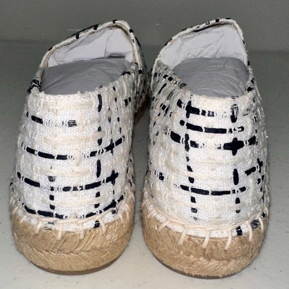 Chanel Espadrilles Tweed White Black Sz 41 Almond Toe Large Logo Flat Shoes NEW - Picture 3 of 11